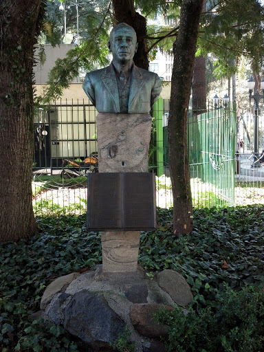 Estátua Emiliano Perneta
