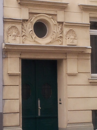 Relief auf Fassade