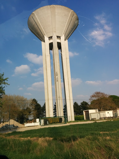 Saclay Château D'eau