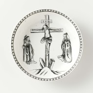 Schotel met een voorstelling van de kruisiging