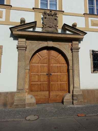 Portál na Biskupském náměstí 