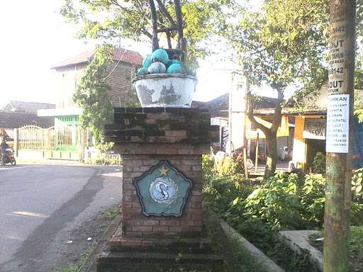 Egg Statue Main Gate