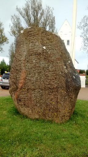 Runesten Ved Bække Kirke
