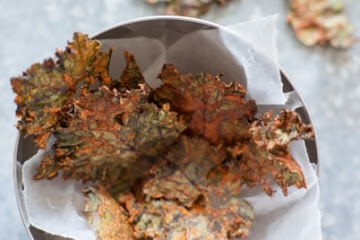 Vegan Cheesy Kale Chips