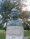 Statue of O. Arvesen