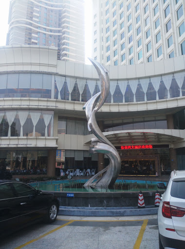 Dolphin's Statue