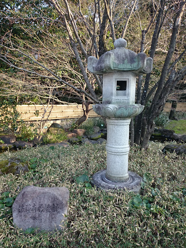 法隆寺形石燈籠