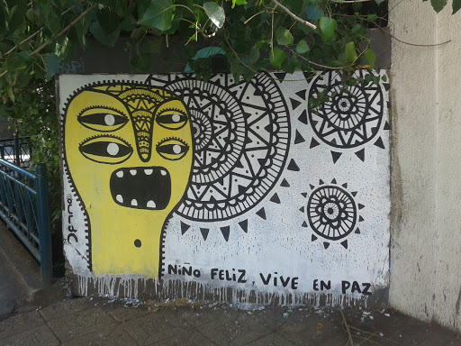 Mural Niño Feliz Vive En Paz