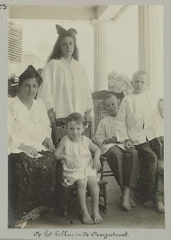 Op het balkon in de Oranjestraat