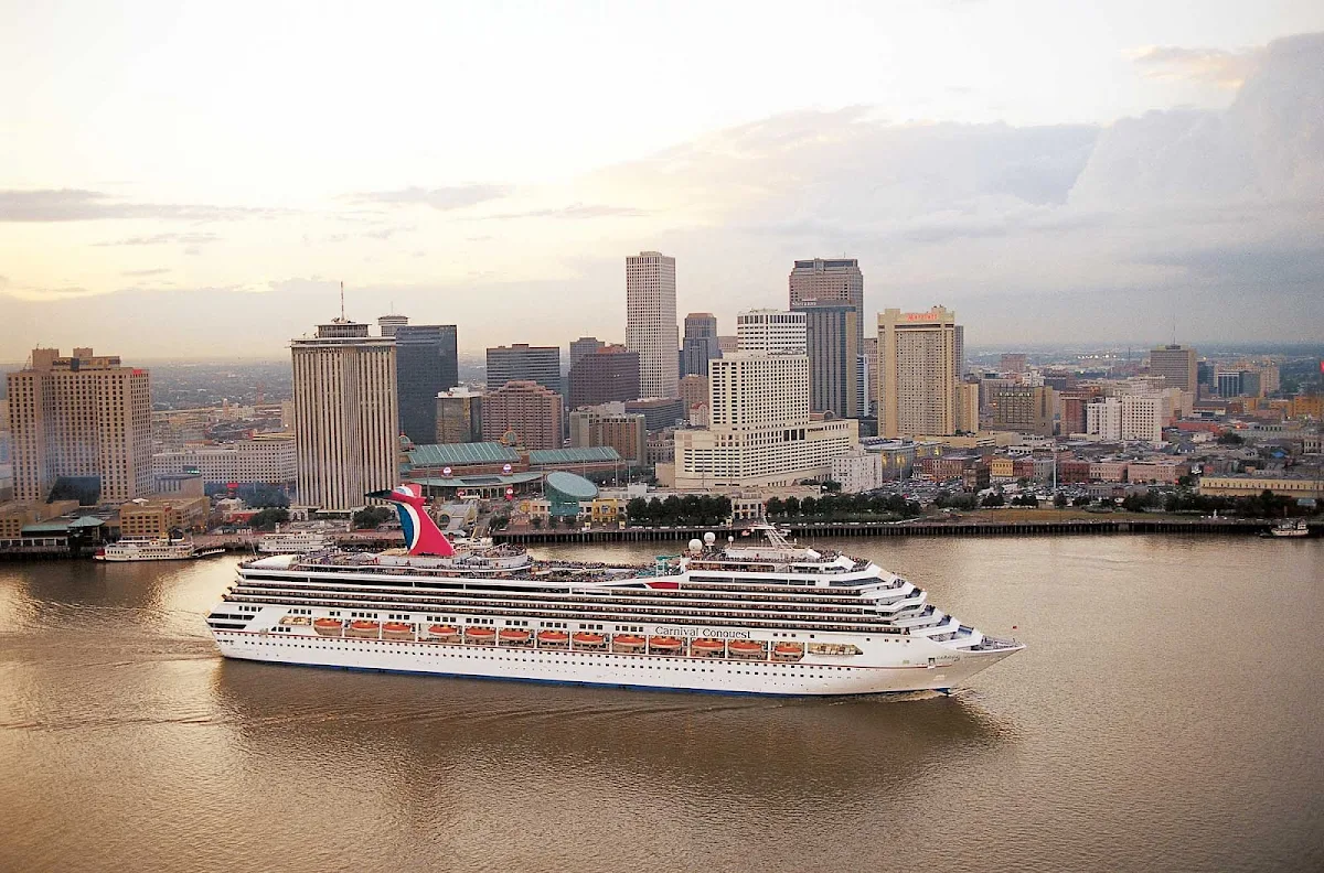 Carnival-Conquest-New-Orleans - Carnival Conquest cruises past the New Orleans skyline.