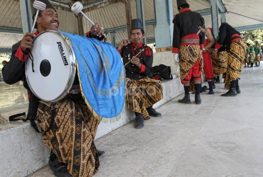 by Nurchamim M Ashadi - People Musicians & Entertainers