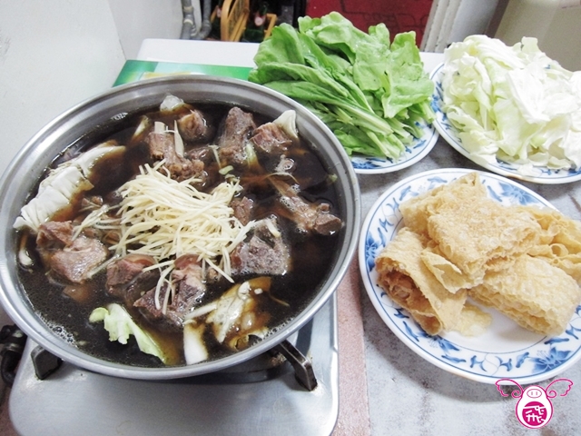 呂正宗岡山羊肉爐～公益路老字號，不論冬天夏天生意都很好