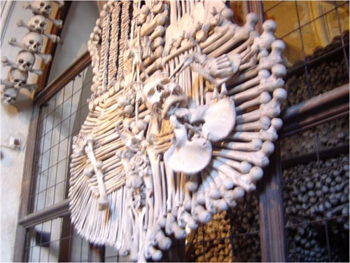 Sedlec Ossuary : the human bone chapel