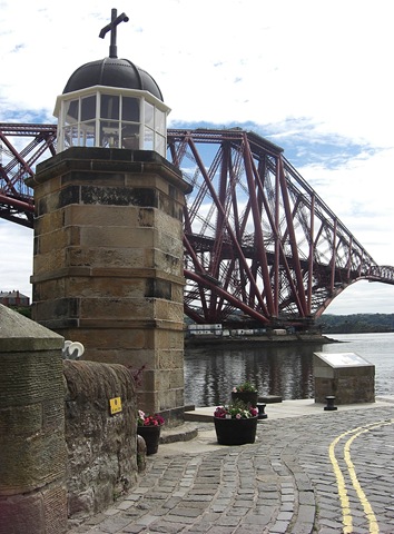 [queensferry north forth bridge harbour light tower[3].jpg]
