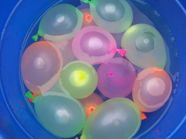 [water balloons[3].jpg]