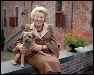 H.M. Koningin Beatrix met haar hond Chip...foto Raymond Rutting