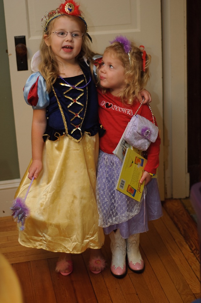 [2009-10-08 princess dress up 003[2].jpg]