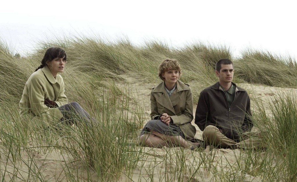 [Keira Knightley, Carey Mulligan and Andrew Garfield in NEVER LET ME GO. ..[1].jpg]