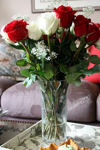 [Vase of red and white roses[5].jpg]