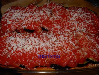 berengenas con tomate en fuente con el queso