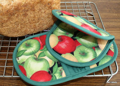 Apple Microwave Mitts by MiniMade