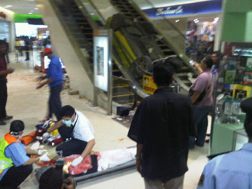 jatuh-ke-ground-floor