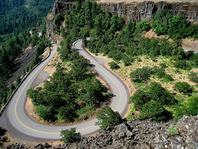 Curves in the old Highway at Rowena Crest
