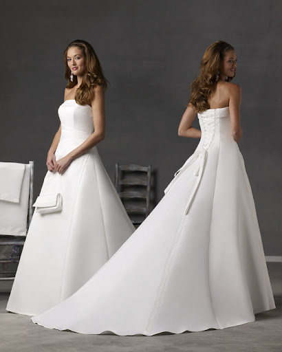 Fashionable White Wedding Gowns