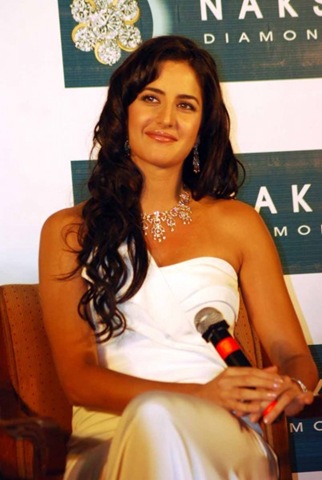 [katrina-nakshatra-walk-03-402x600[3].jpg]
