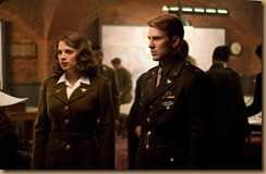 hayley-atwell-como-peggy-carter-e-chris-evans-como-steve-rogers