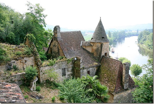 800px-Rural_French_chateau