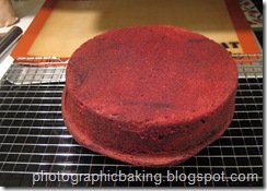 Cooling red velvet cake