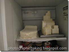 Chilling iced cake Chilling iced cake