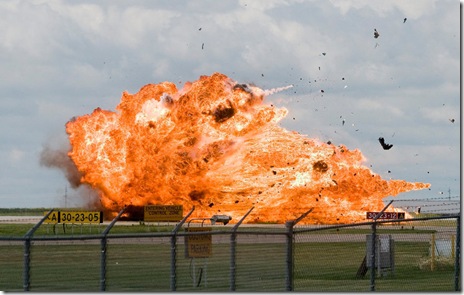 Pilot ejects an instant before fighterjet crashes 4