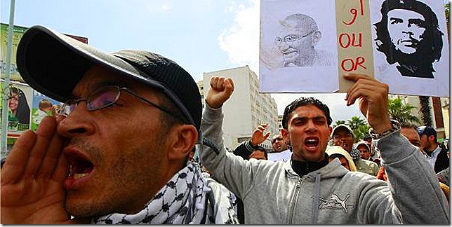 ABDELJALIL BOUNHAR, Marraquech_plusieurs-milliers-de-personnes-ont-manifeste (Reuters) 25.04.2011