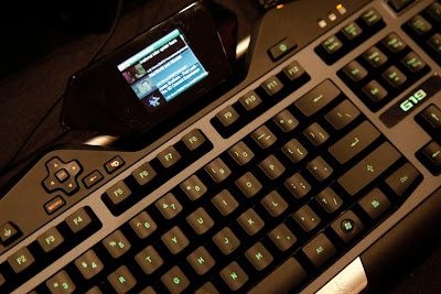 CES 2009: Logitech(羅技) G19 薄膜式電競鍵盤-在鍵盤上看YouTube,Twitter - 老貓測3C
