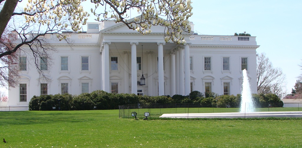[6Front White House1[5].jpg]