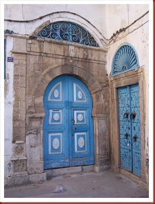 235 - Túnez, la medina. Portadas en la Rue des Teintouriers o Calle de los Tintoreros.