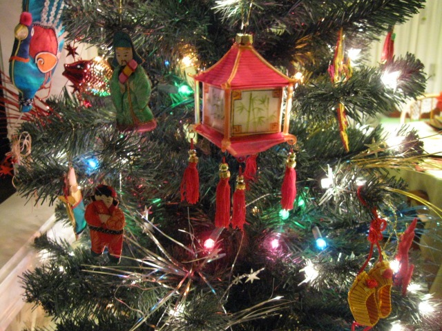 [2010 Chinese New Year tree and pockets 005[3].jpg]