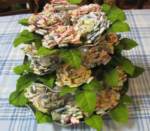 [2010 paper cowgirl fabric flowers 006[12].jpg]
