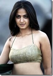 Telugu Actress Anushka Shetty looking sexy in Saree.. (4)