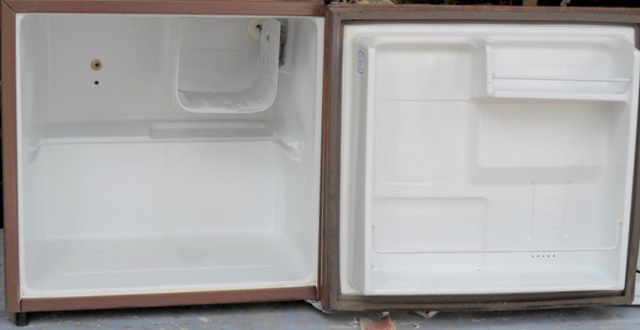 [Inside-Sanyo-fridge[2].jpg]
