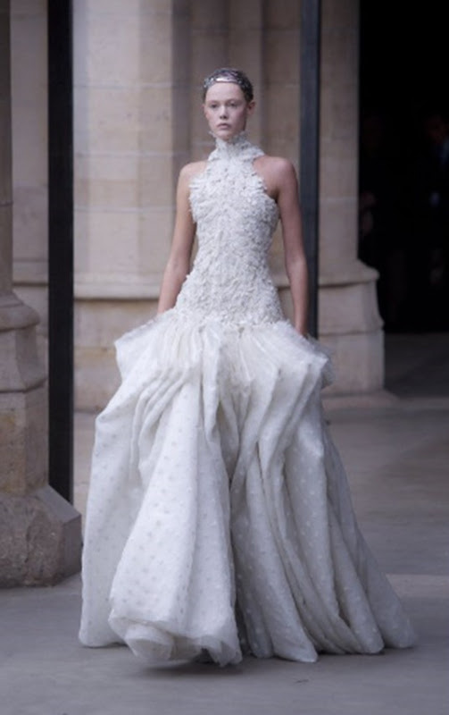 McQueen FallWinter 2011 Sarah Burton Turns Out Royal Wedding-Worthy Collection (PHOTOS) - Mozilla Firefox 4182011 121255 PM.bmp
