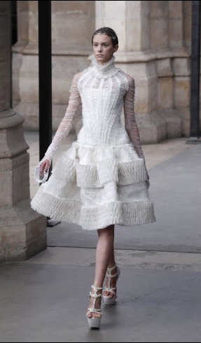 [McQueen FallWinter 2011 Sarah Burton Turns Out Royal Wedding-Worthy Collection (PHOTOS) - Mozilla Firefox 4182011 123438 PM.bmp[5].jpg]
