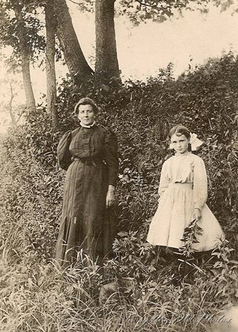 Postcard Woman and Girl BVA