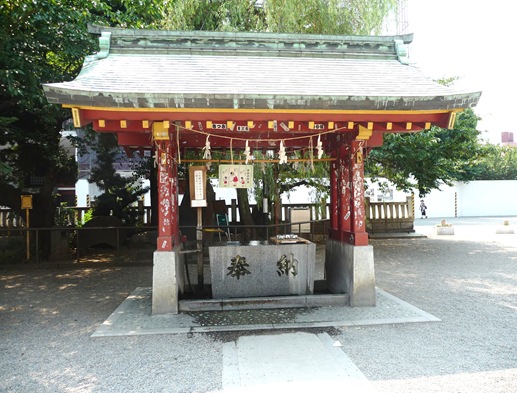 asakusa shrine - local para purificar