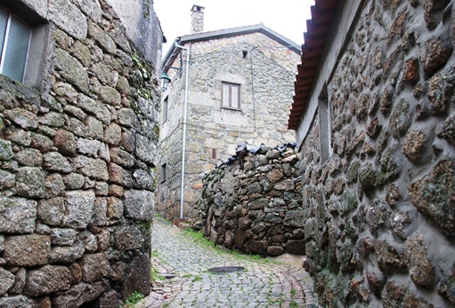 Belmonte - rua ao redor do castelo 3