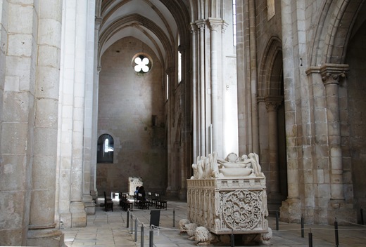 Mosteiro de Alcobaça - Túmulo de D. Pedro I - 1
