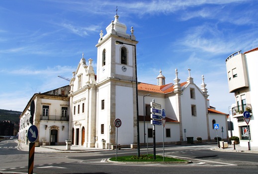 Porto de Mós - praça do rossio - igreja de s. pedro