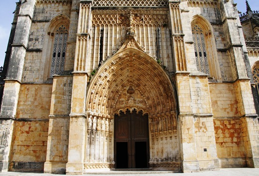 Batalha - Mosteiro de Santa Maria da Vitória - porta da igreja
